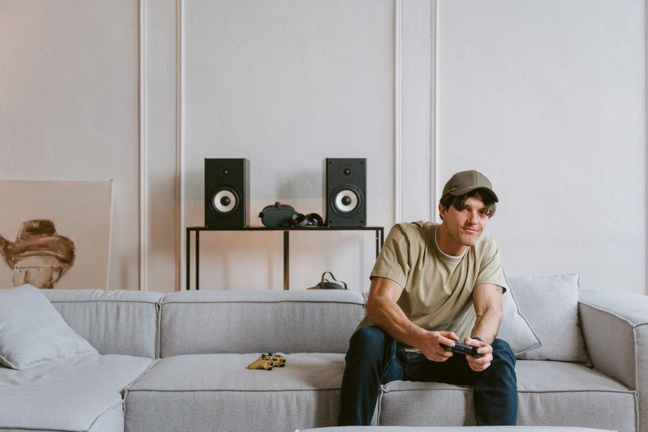 bookshelf speakers for small rooms and apartments buying guide