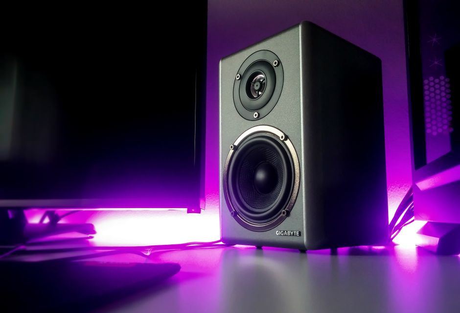 passive vs powered bookshelf speakers buying guide
